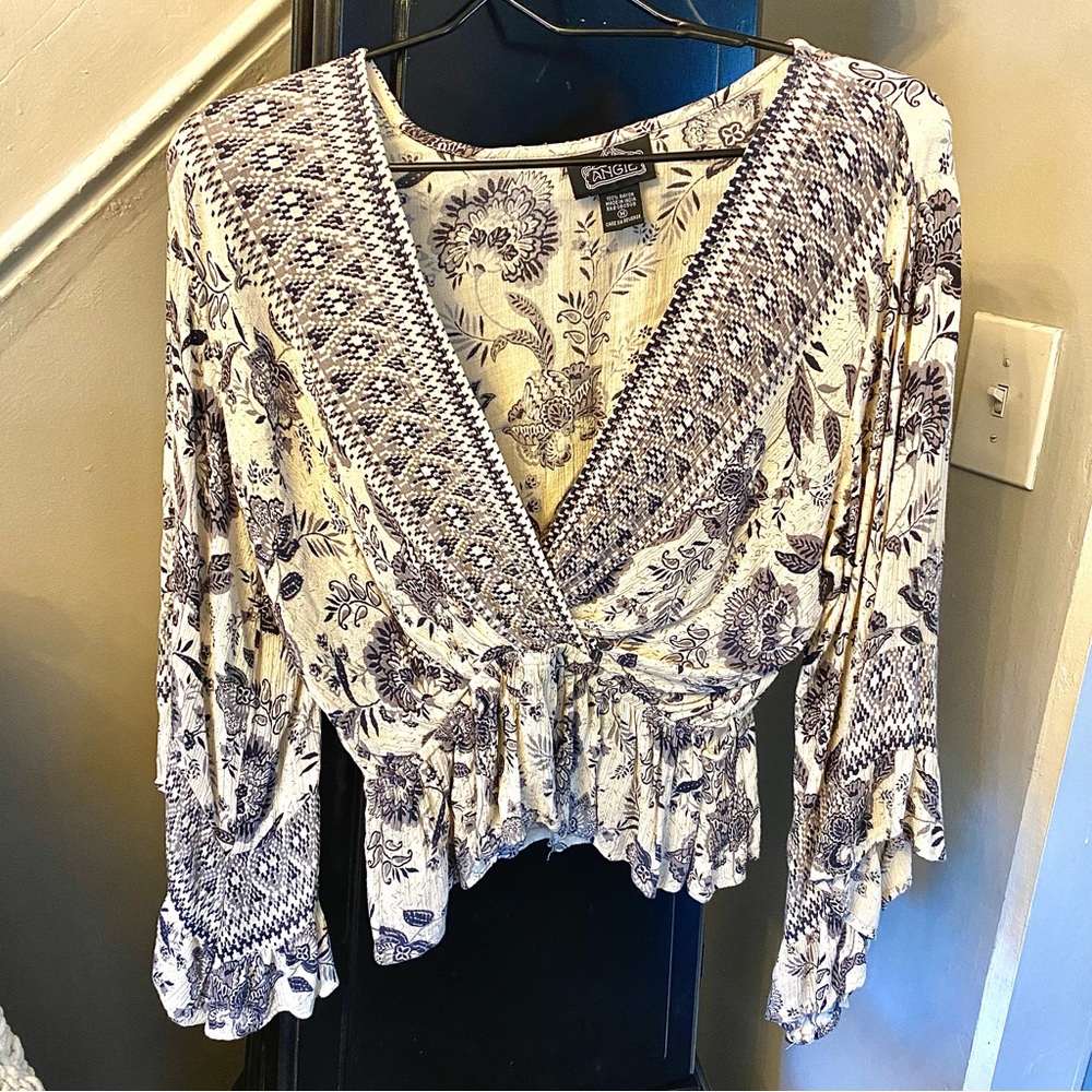 White and black Floral 3/4 sleeve shirt